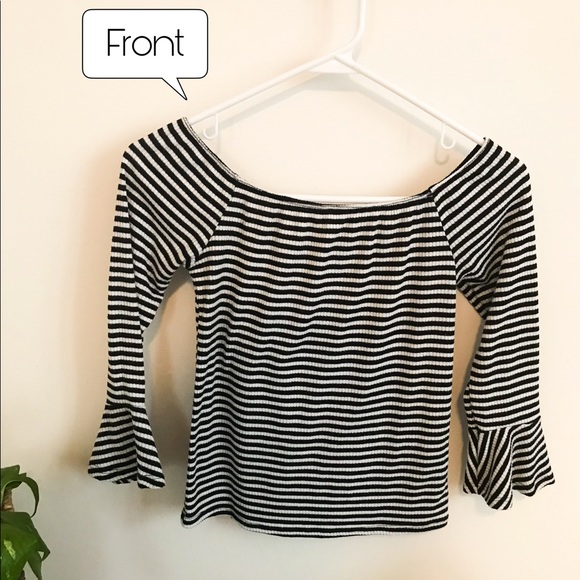 XS Bell Sleeve Off-the-Shoulder Top - Picture 2 of 4
